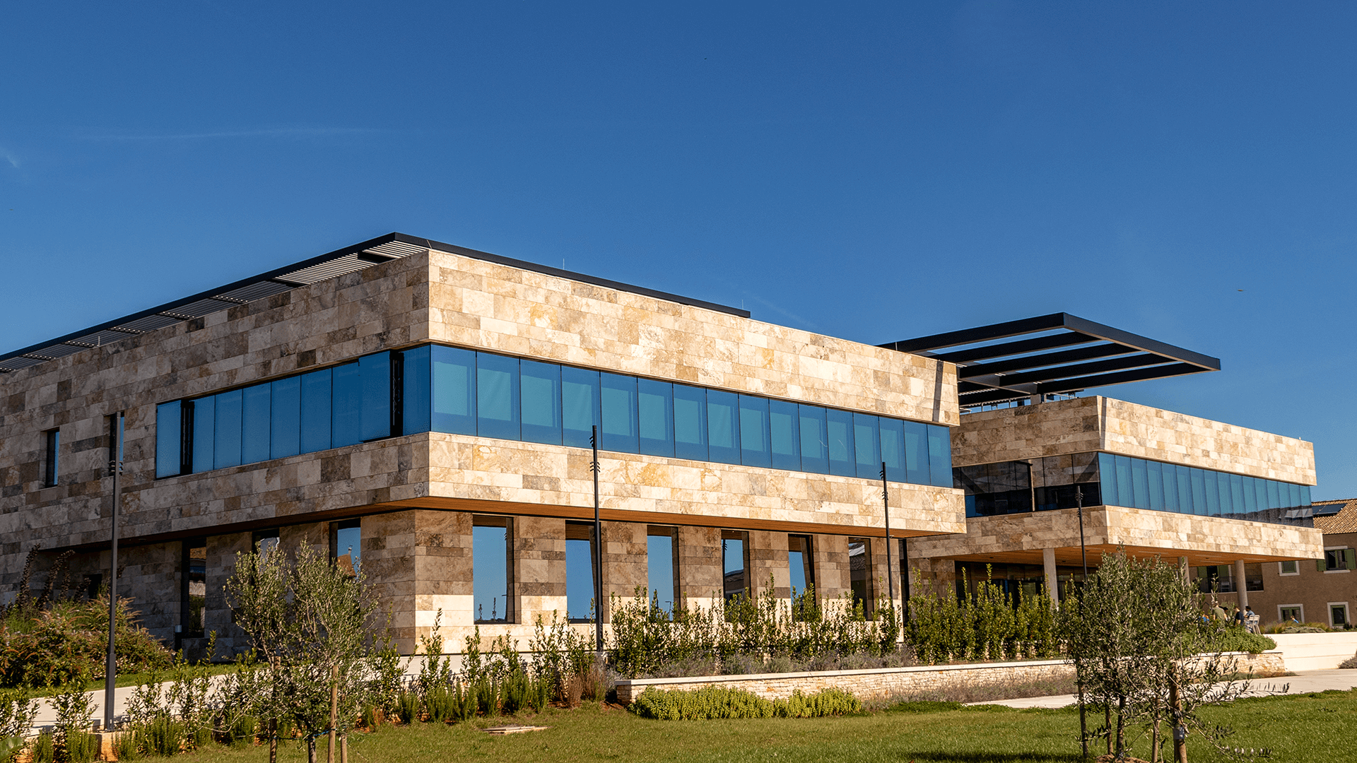 Hella Sonnen Und Wetterschutztechnik Gmbh HELLA Sonnen- und Wetterschutztechnik GmbH